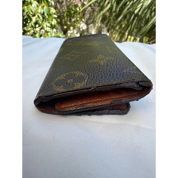 Louis Vuitton Luxury Accessory – Timeless & Authentic - Picture 4 of 5